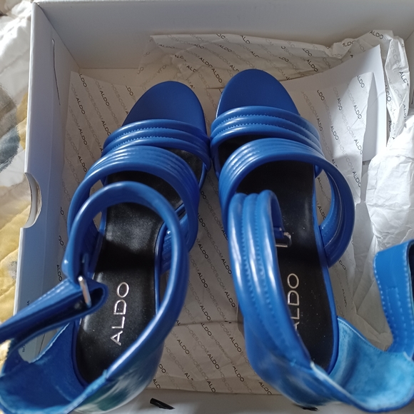 Shoes - Picture 4 of 6